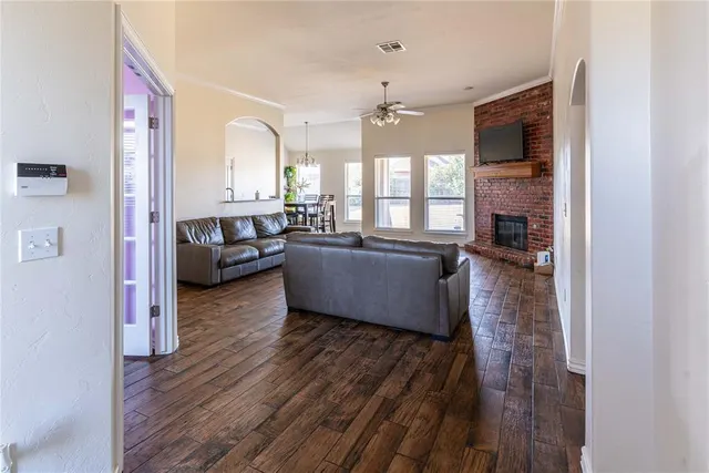Photo 4 — 10820 NW 37th Street, Yukon, OK 73099