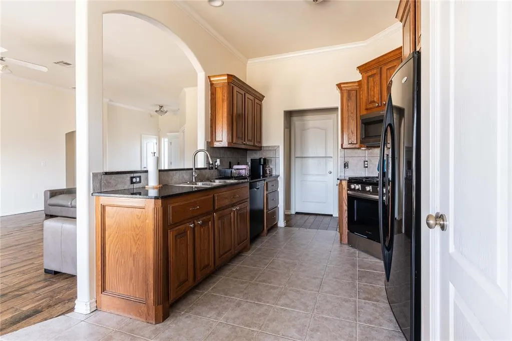 Photo 11 — 10820 NW 37th Street, Yukon, OK 73099
