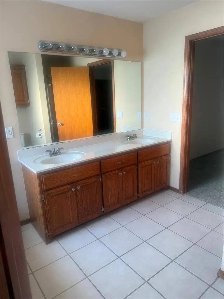Photo 18 — 12513 SW 14th Street, Yukon, OK 73099