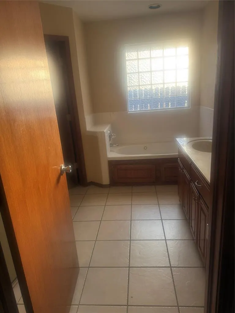 Photo 19 — 12513 SW 14th Street, Yukon, OK 73099