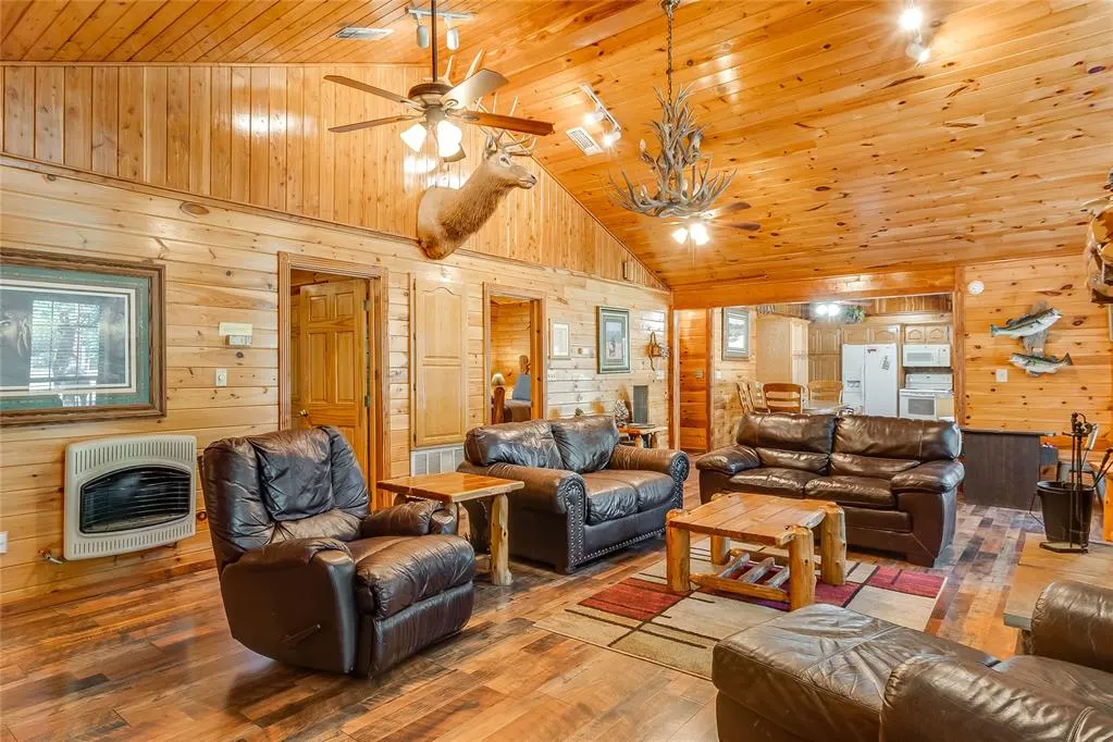 Photo 3 — 20 Woodland Circle, Broken Bow, OK 74728