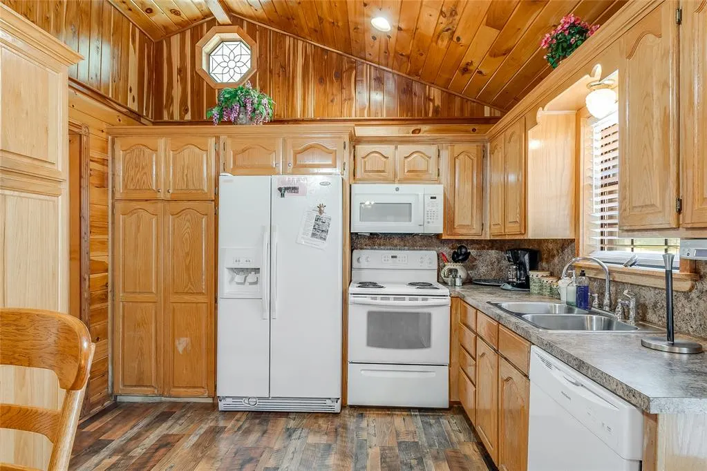 Photo 6 — 20 Woodland Circle, Broken Bow, OK 74728