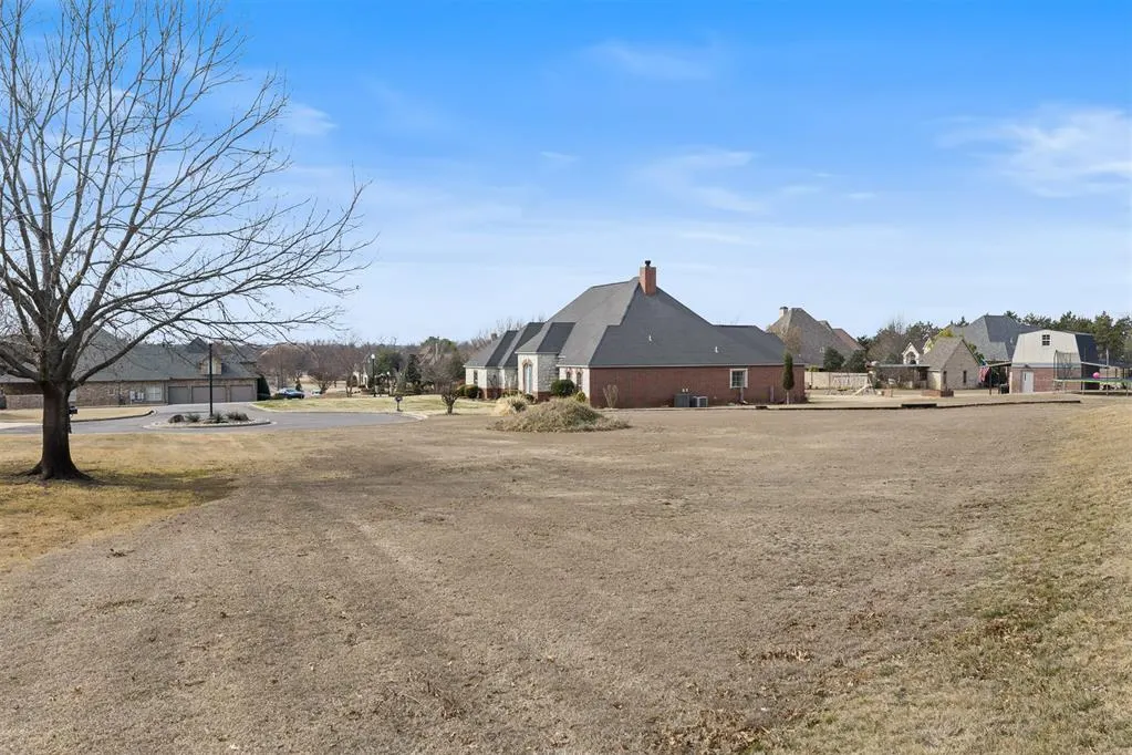 Photo 8 — 2205 Torrey Pines, Ardmore, OK 73401