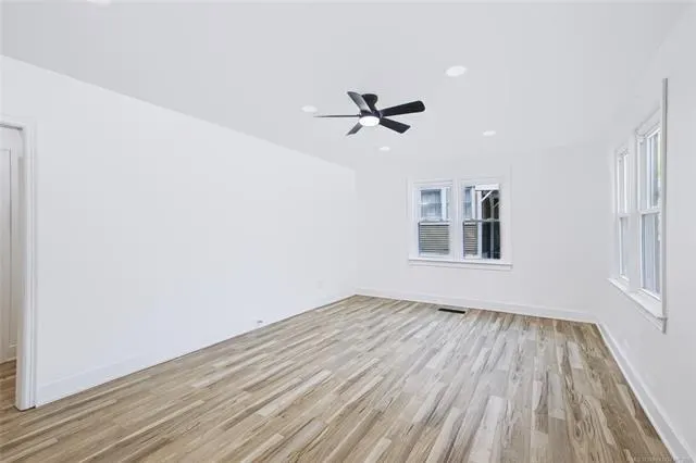 Photo 6 — 609 N Oak Street, Holdenville, OK 74848