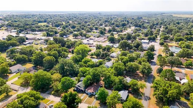 Photo 43 — 609 N Oak Street, Holdenville, OK 74848