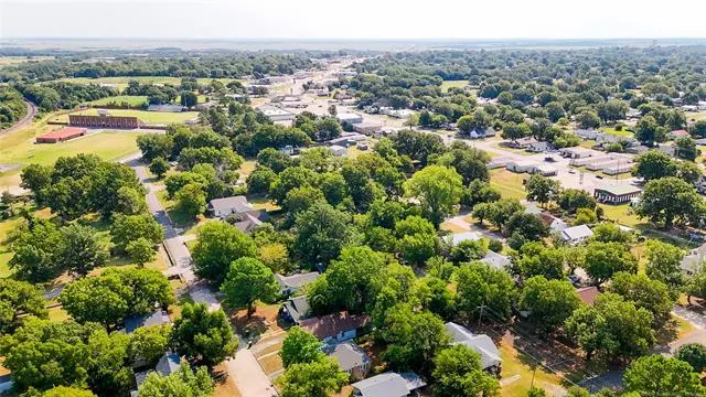 Photo 44 — 609 N Oak Street, Holdenville, OK 74848
