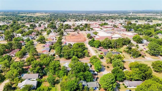 Photo 46 — 609 N Oak Street, Holdenville, OK 74848