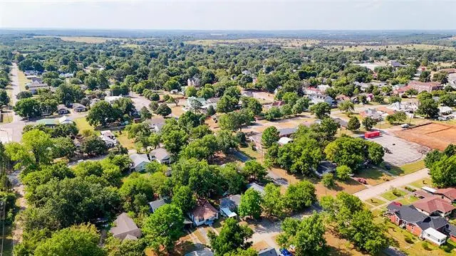 Photo 48 — 609 N Oak Street, Holdenville, OK 74848