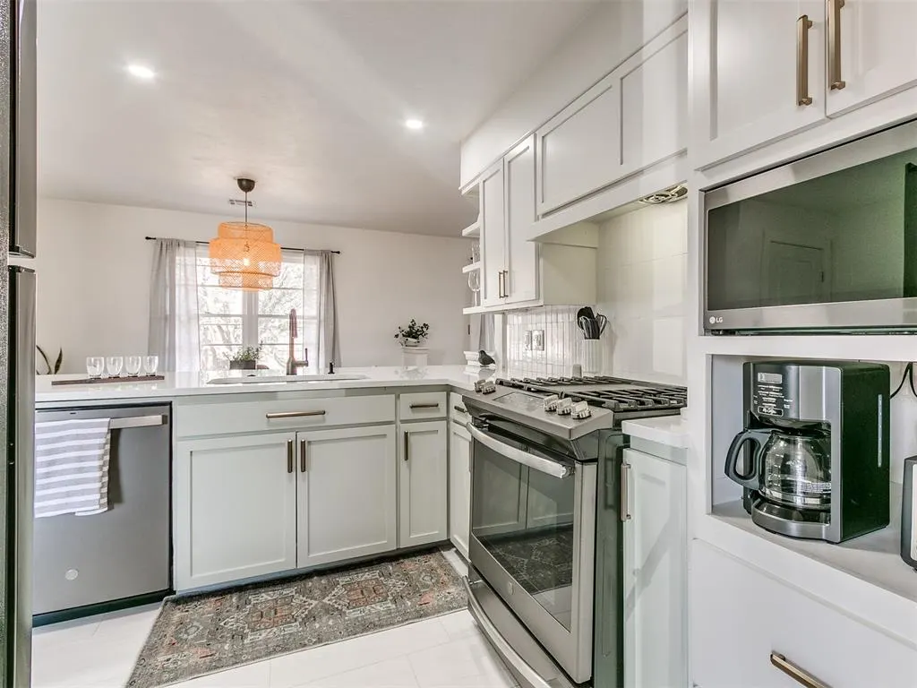 Photo 5 — 2657 Lakeside Drive, Oklahoma City, OK 73120
