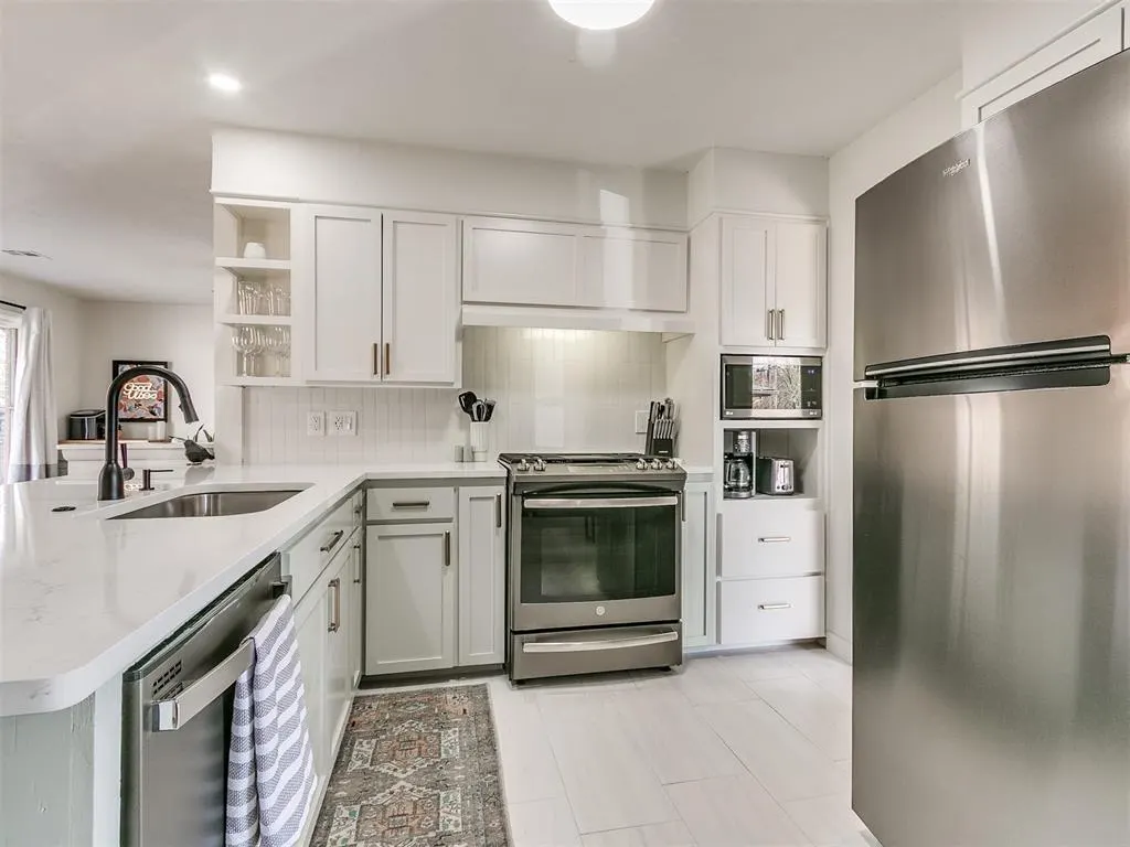 Photo 6 — 2657 Lakeside Drive, Oklahoma City, OK 73120
