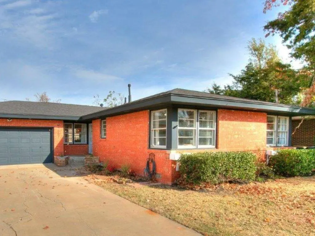 Photo 2 — 2657 Lakeside Drive, Oklahoma City, OK 73120