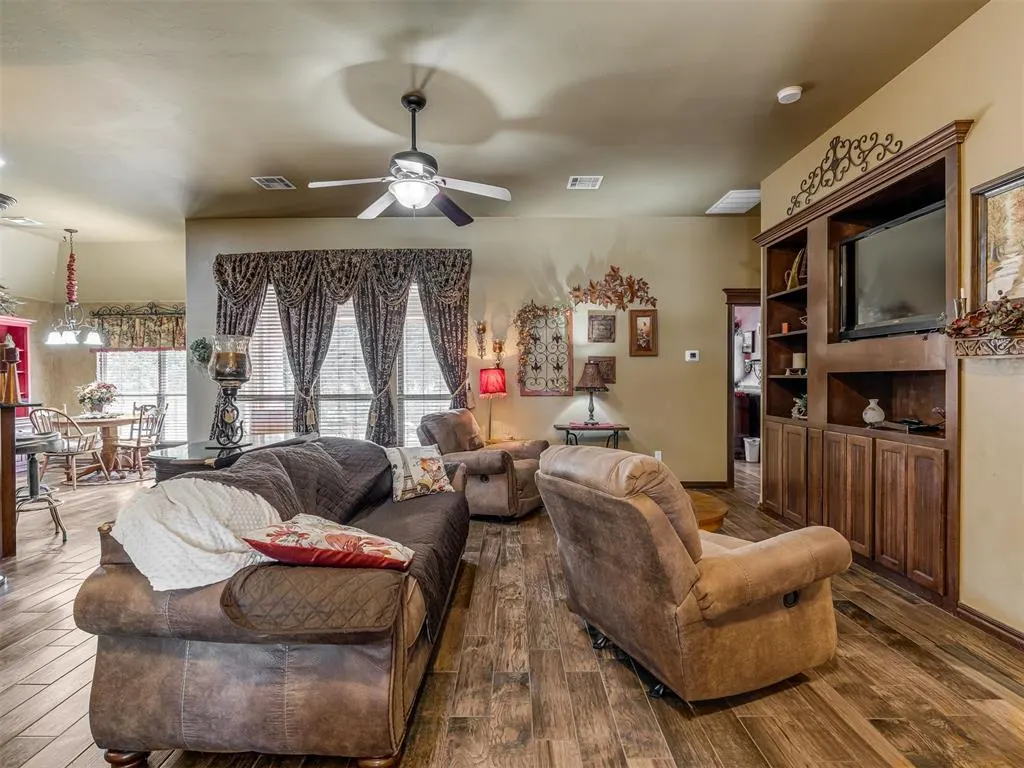 Photo 5 — 923 County Street 2935, Tuttle, OK 73089