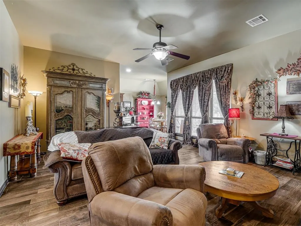Photo 6 — 923 County Street 2935, Tuttle, OK 73089
