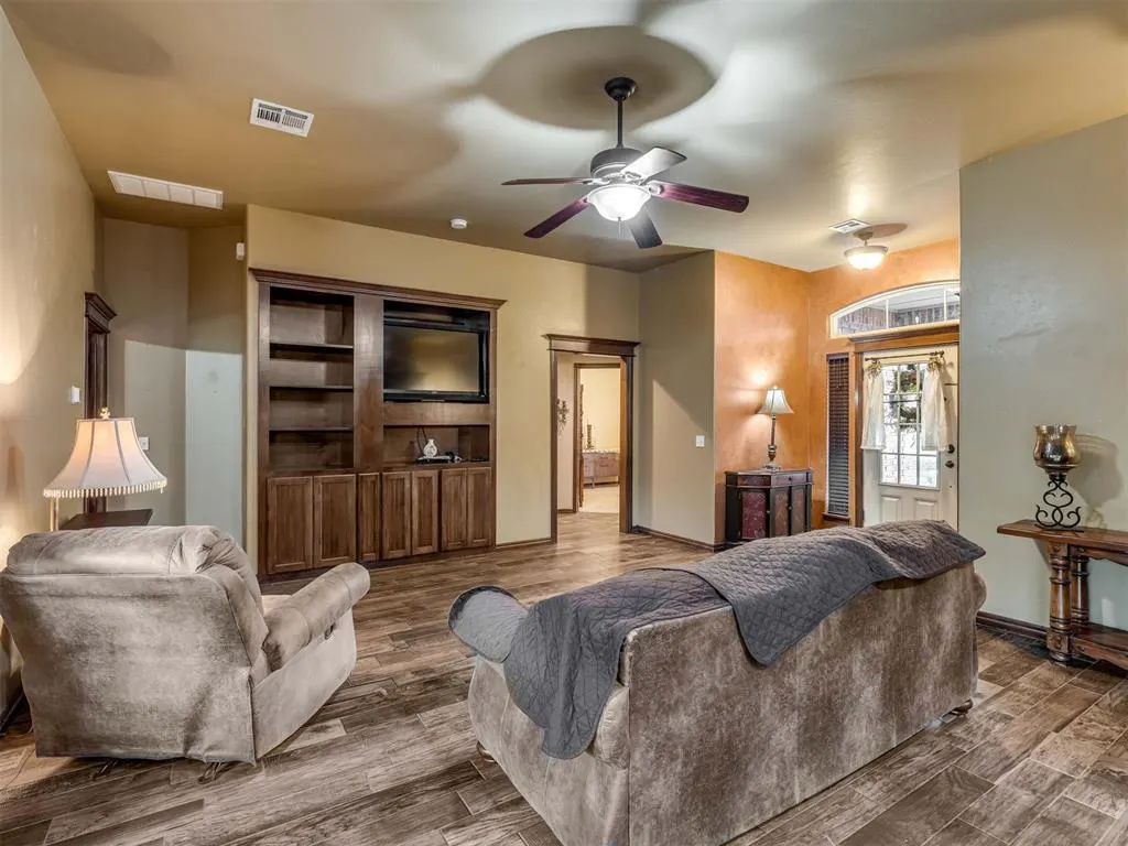 Photo 6 — 923 County Street 2935, Tuttle, OK 73089