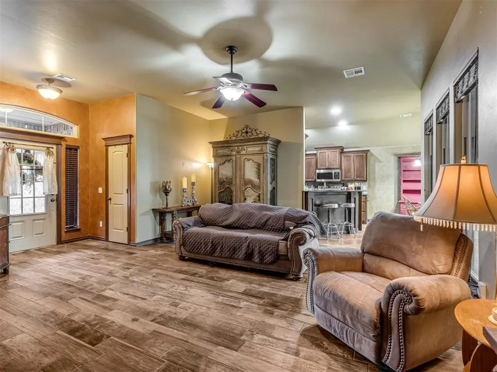Photo 7 — 923 County Street 2935, Tuttle, OK 73089