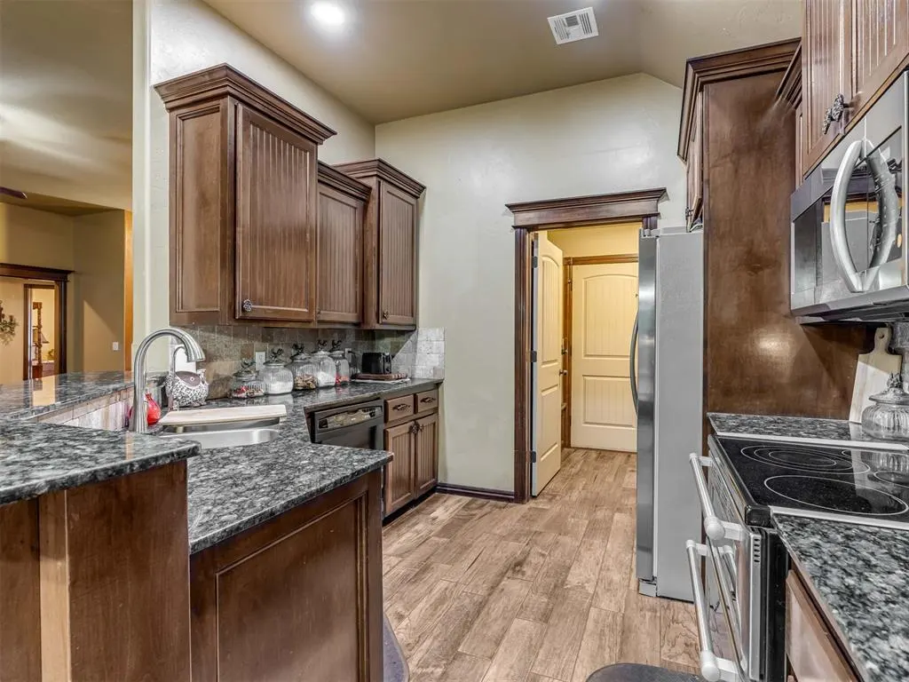 Photo 9 — 923 County Street 2935, Tuttle, OK 73089