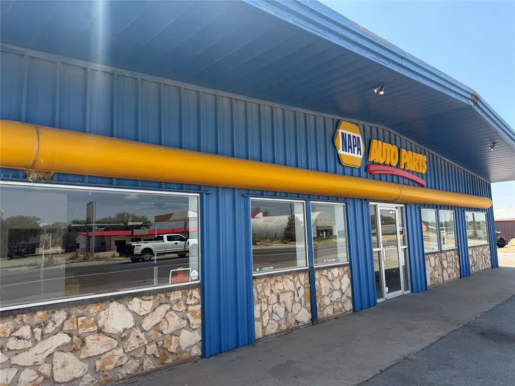 Photo 2 — 1118 E Main Street, Cordell, OK 73632