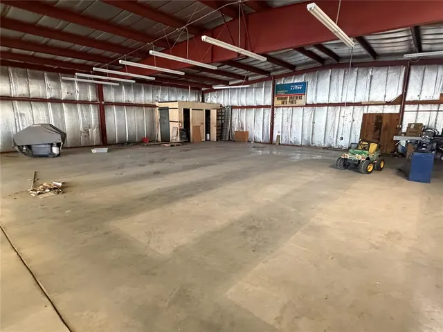 Photo 7 — 1118 E Main Street, Cordell, OK 73632