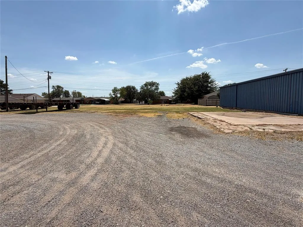 Photo 11 — 1118 E Main Street, Cordell, OK 73632