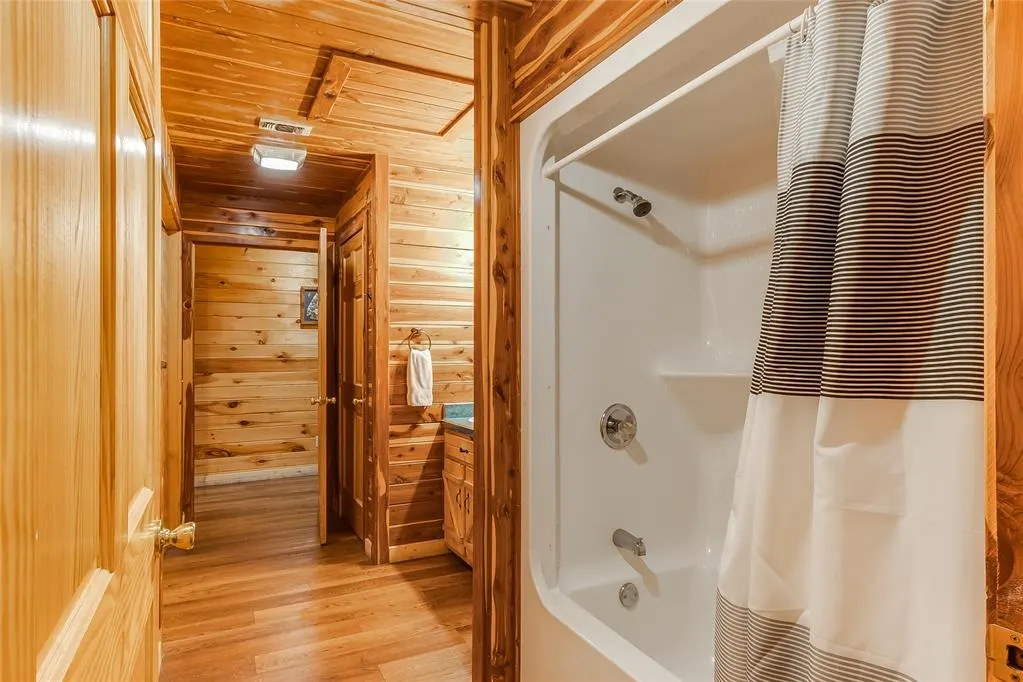 Photo 9 — 22 Woodland Circle, Broken Bow, OK 74728