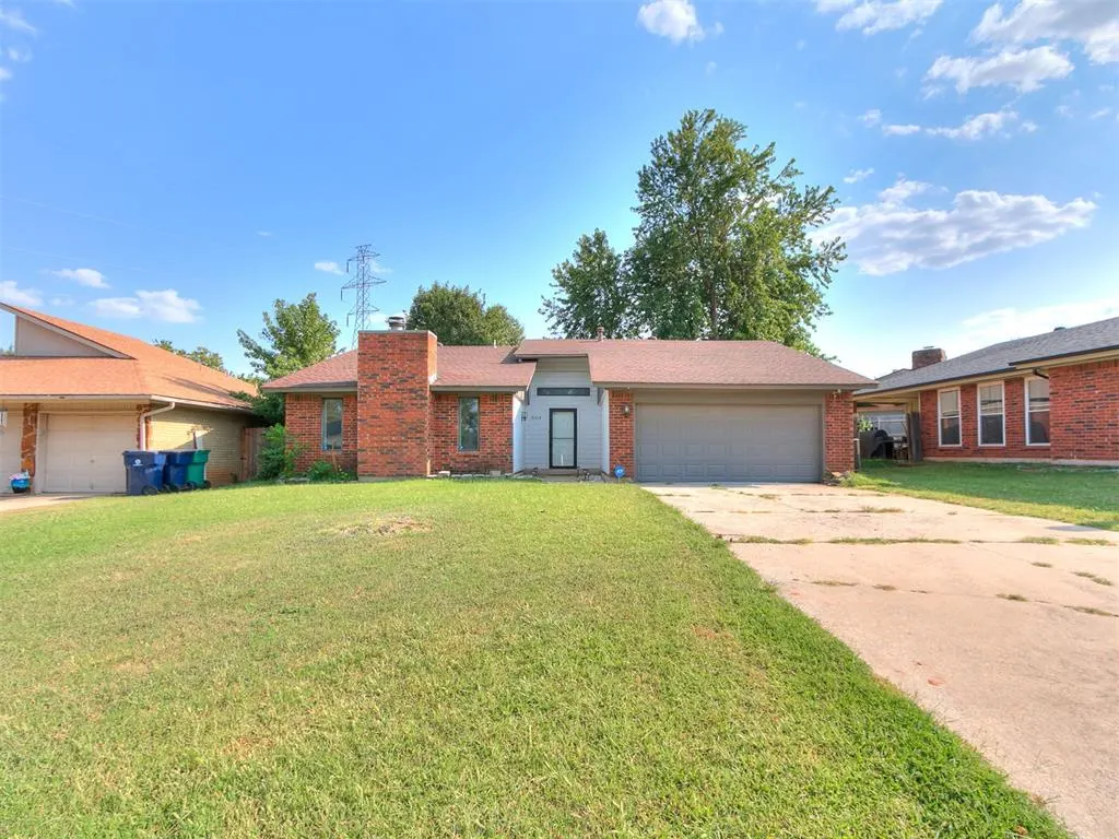 Photo 3 — 8208 N Crestline Court, Oklahoma City, OK 73132