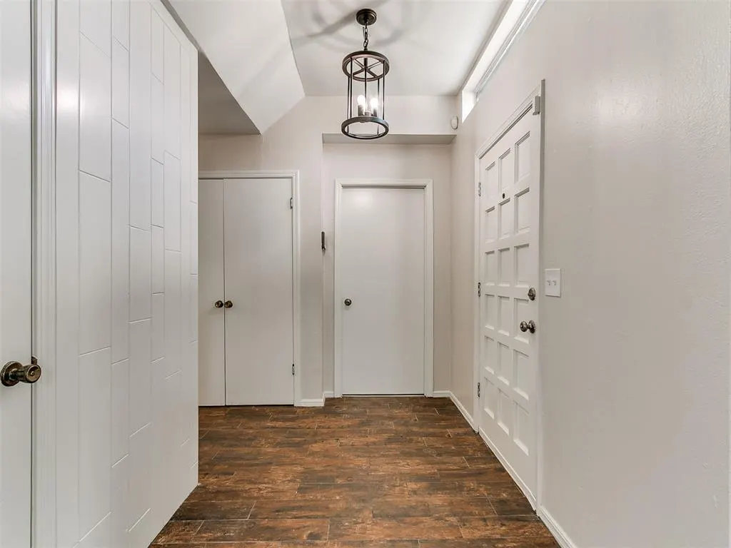 Photo 5 — 8208 N Crestline Court, Oklahoma City, OK 73132