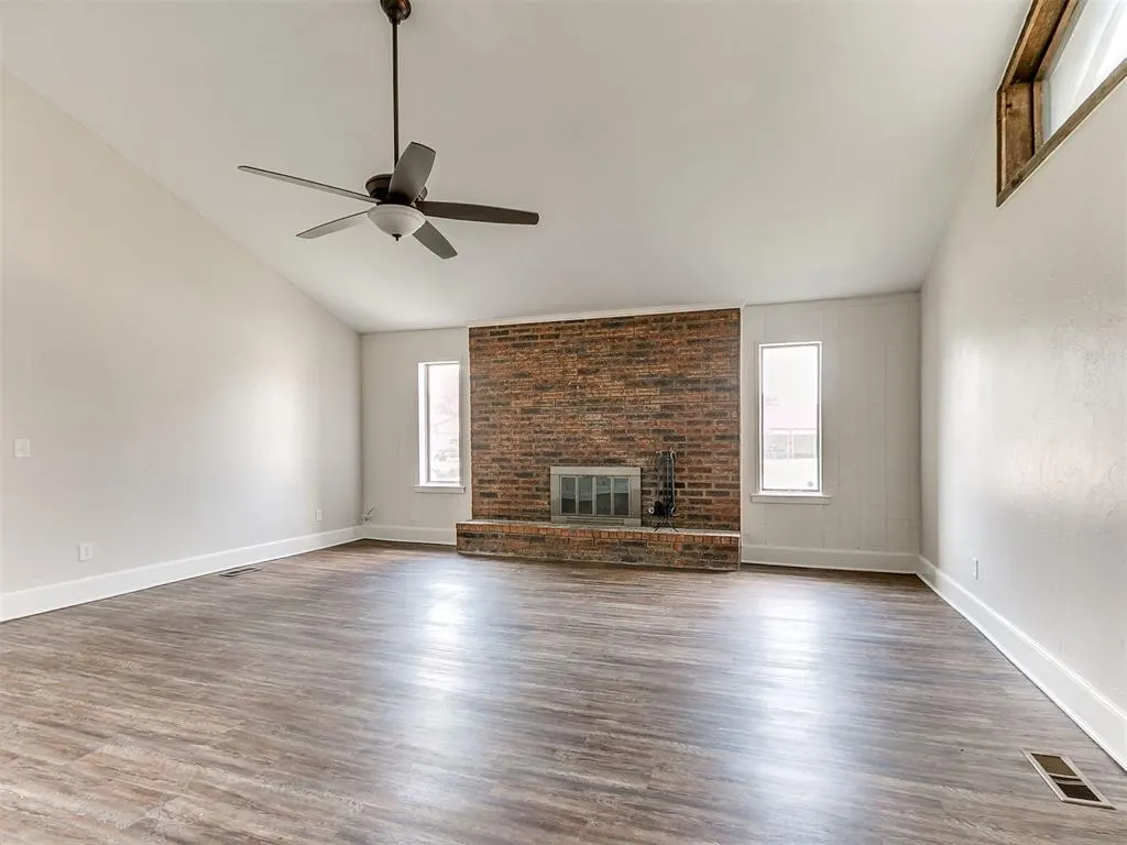 Photo 9 — 8208 N Crestline Court, Oklahoma City, OK 73132