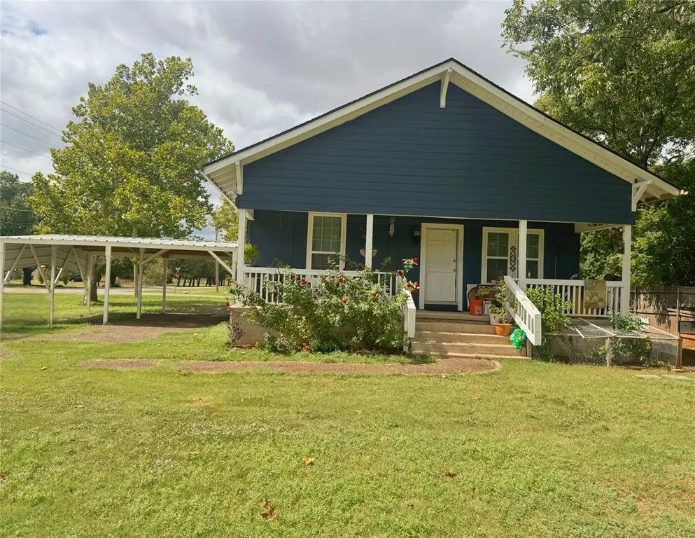 Front exterior — 611 SW 6th Street, Lindsay, OK 73052