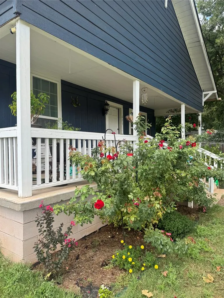 Photo 3 — 611 SW 6th Street, Lindsay, OK 73052