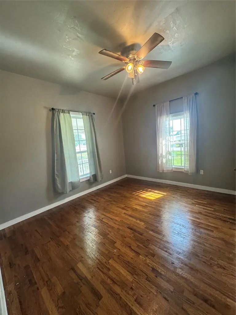 Photo 5 — 611 SW 6th Street, Lindsay, OK 73052