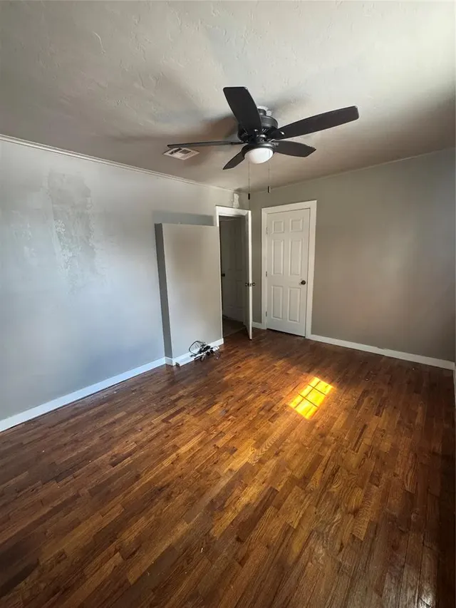 Photo 7 — 611 SW 6th Street, Lindsay, OK 73052