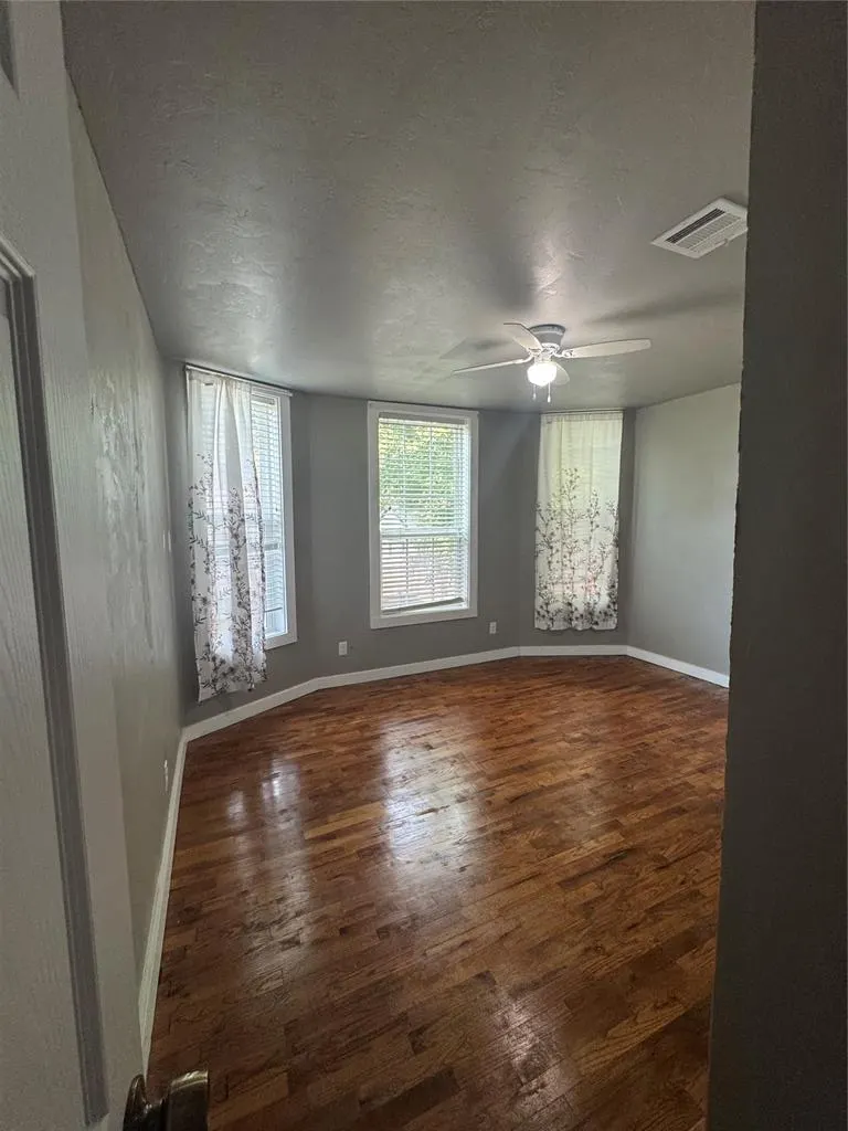 Photo 8 — 611 SW 6th Street, Lindsay, OK 73052