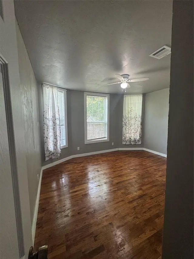 Photo 8 — 611 SW 6th Street, Lindsay, OK 73052