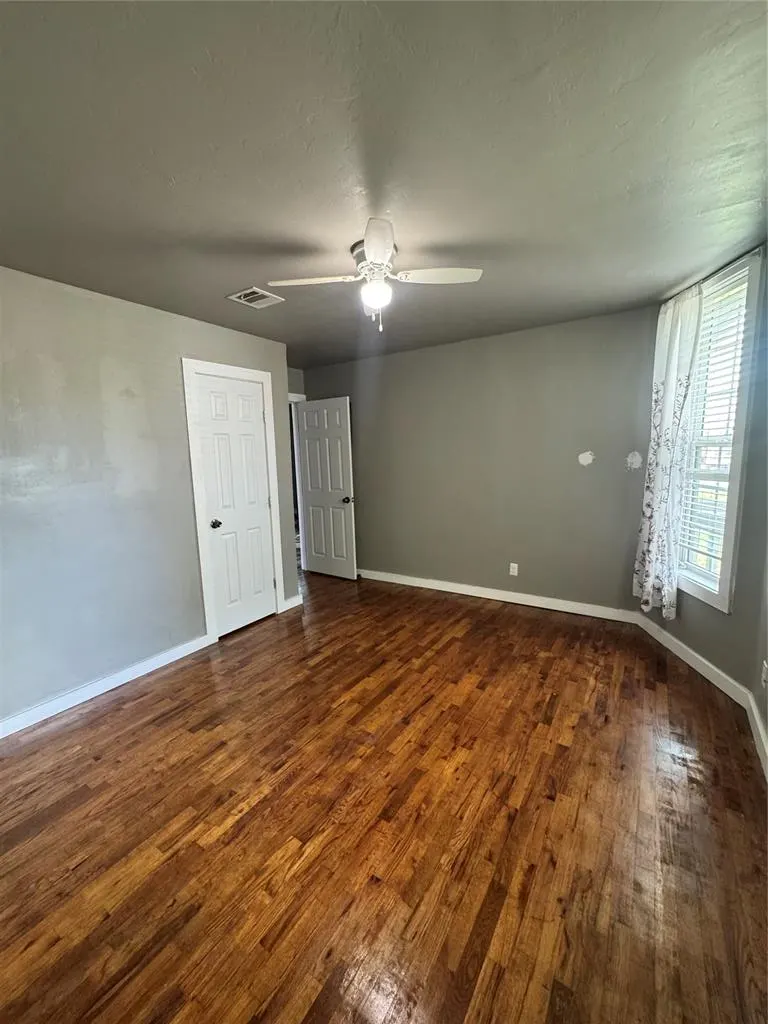 Photo 9 — 611 SW 6th Street, Lindsay, OK 73052