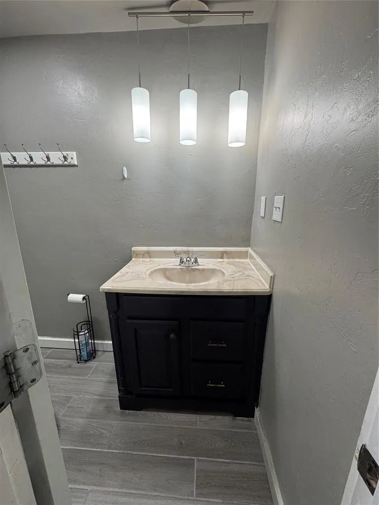Photo 10 — 611 SW 6th Street, Lindsay, OK 73052