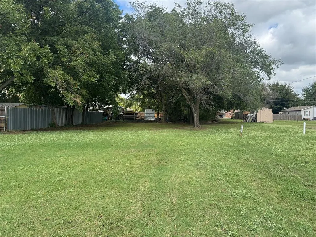 Photo 13 — 611 SW 6th Street, Lindsay, OK 73052