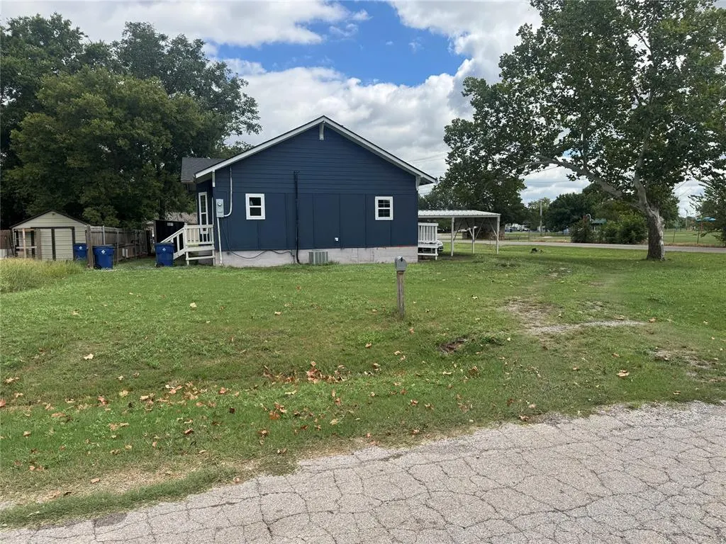 Photo 14 — 611 SW 6th Street, Lindsay, OK 73052