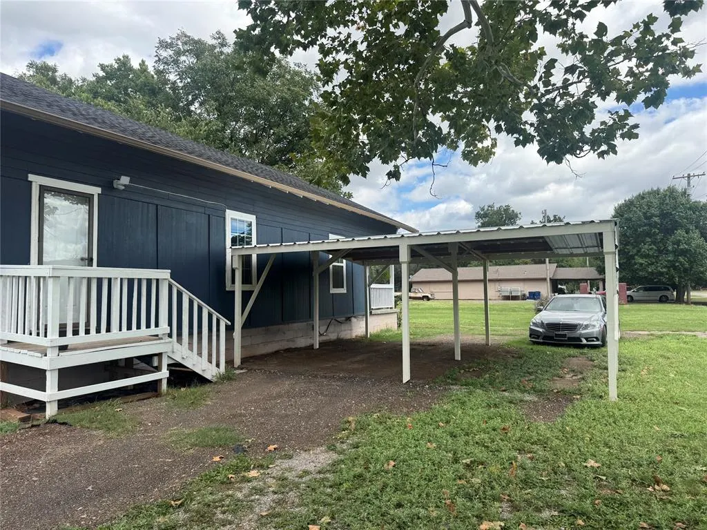 Photo 15 — 611 SW 6th Street, Lindsay, OK 73052