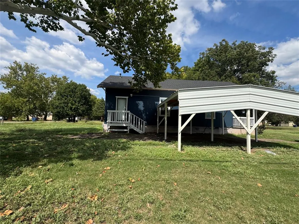 Photo 20 — 611 SW 6th Street, Lindsay, OK 73052