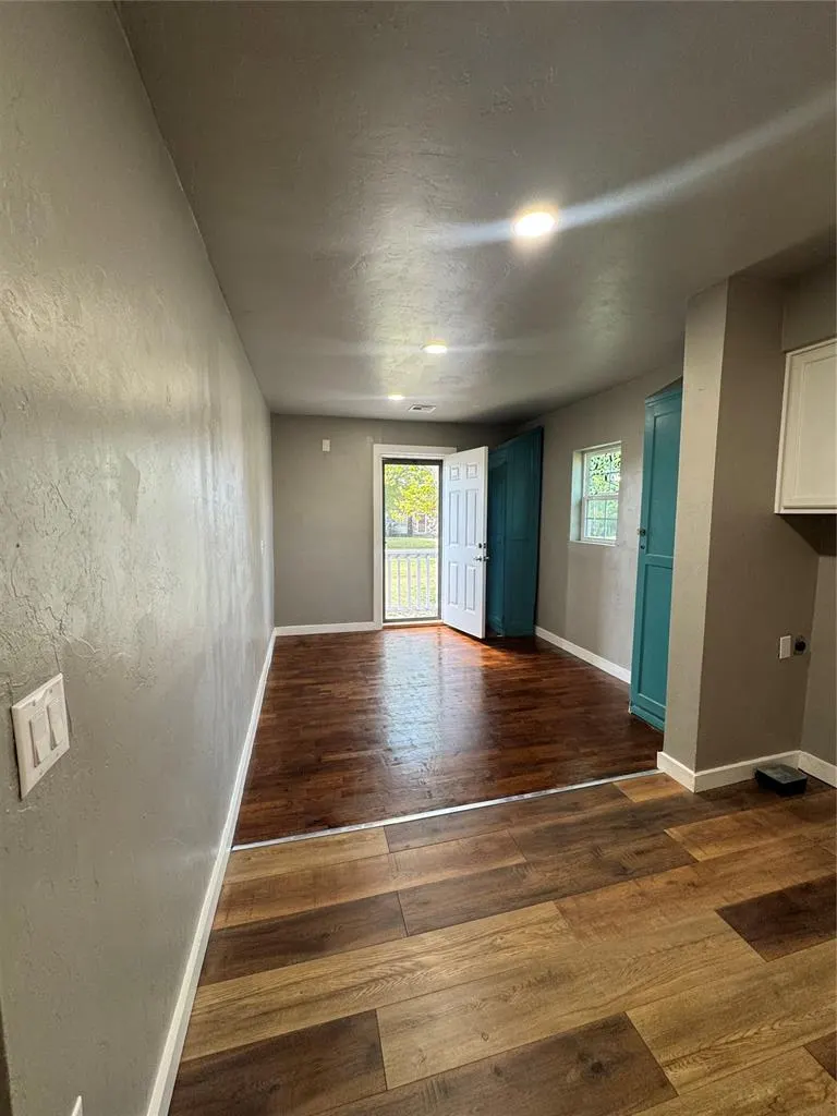 Photo 23 — 611 SW 6th Street, Lindsay, OK 73052
