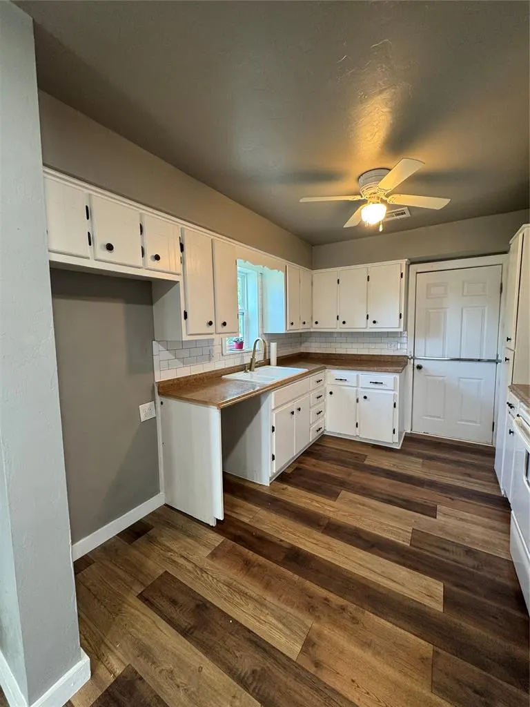 Photo 24 — 611 SW 6th Street, Lindsay, OK 73052
