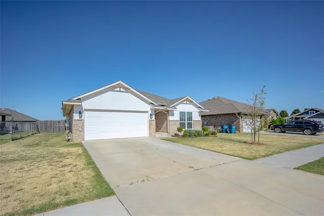 Photo 2 — 1731 Gladington Court, Newcastle, OK 73065