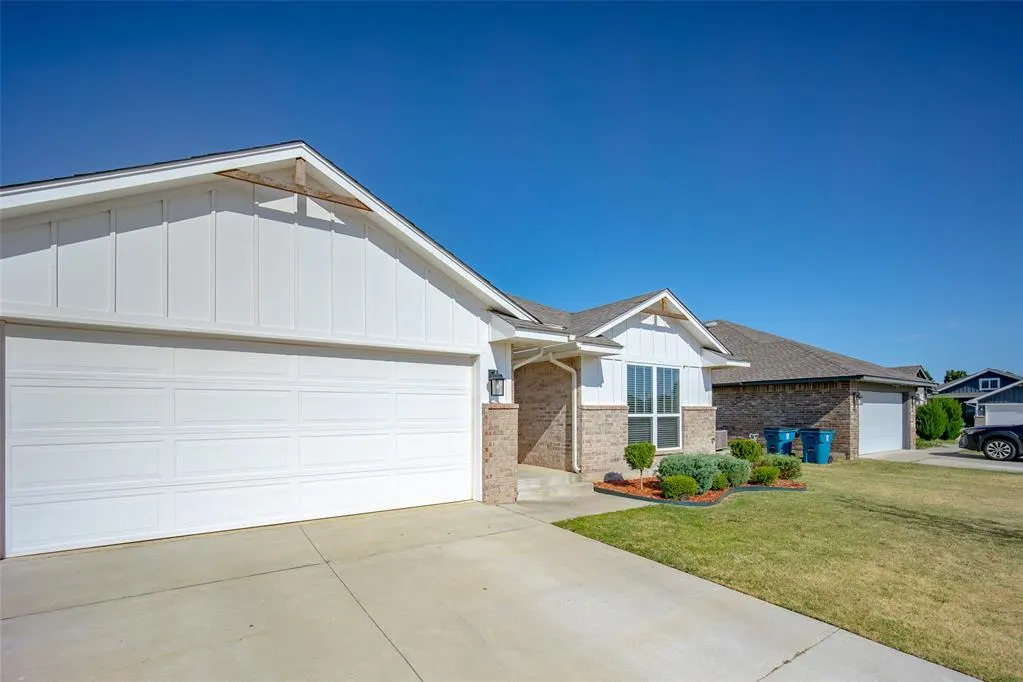 Photo 3 — 1731 Gladington Court, Newcastle, OK 73065