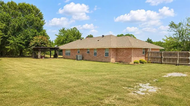 Photo 2 — 105 Viking Loop, Ardmore, OK 73401