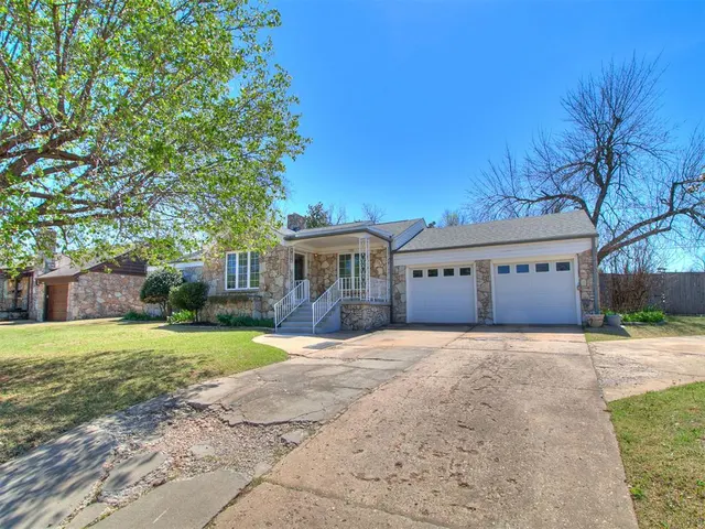 Photo 4 — 720 NW 49th Street, Oklahoma City, OK 73118