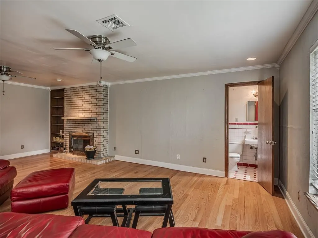 Photo 11 — 720 NW 49th Street, Oklahoma City, OK 73118