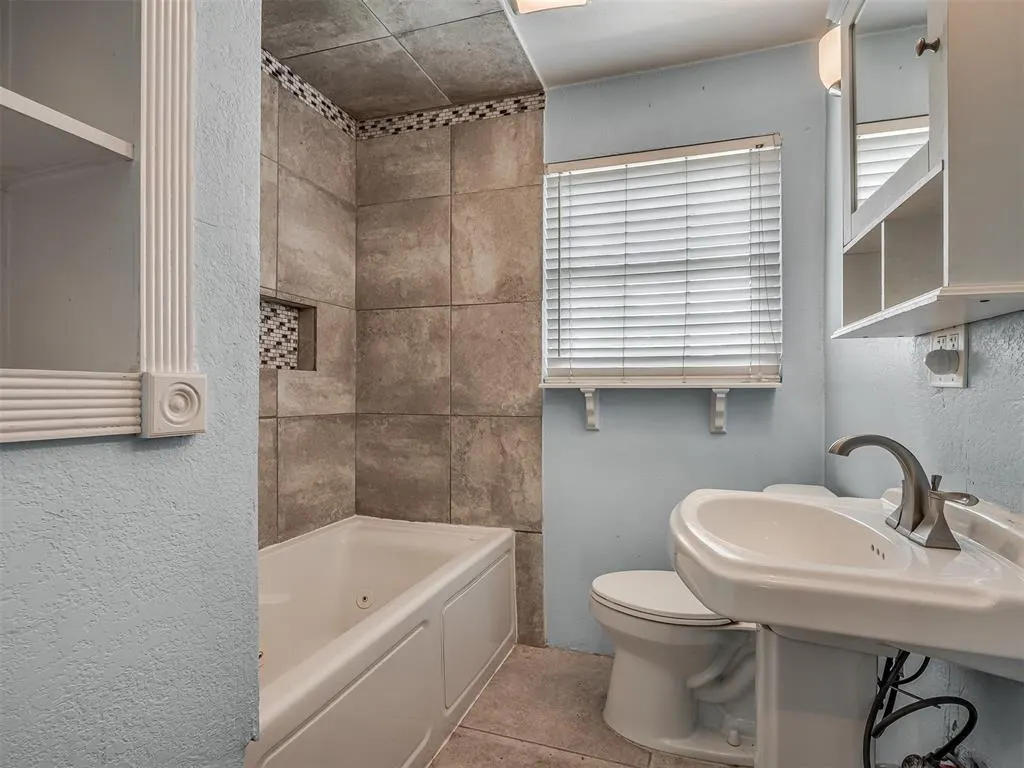 Photo 24 — 720 NW 49th Street, Oklahoma City, OK 73118