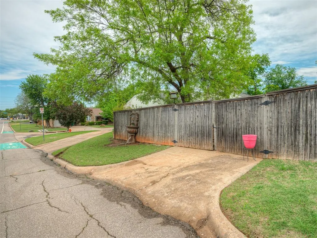 Photo 36 — 720 NW 49th Street, Oklahoma City, OK 73118