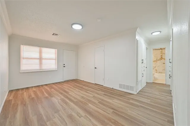 Photo 6 — 4005 N Oak Grove Drive, Midwest City, OK 73110