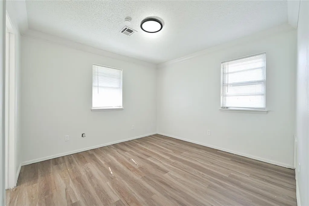 Photo 14 — 4005 N Oak Grove Drive, Midwest City, OK 73110